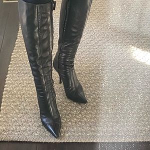 Tool high heal boots.